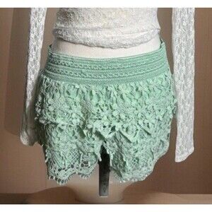 NO Boundaries Mint Shorts Womens L 100% Cotton Crochet Lined Woven Lace Elastic